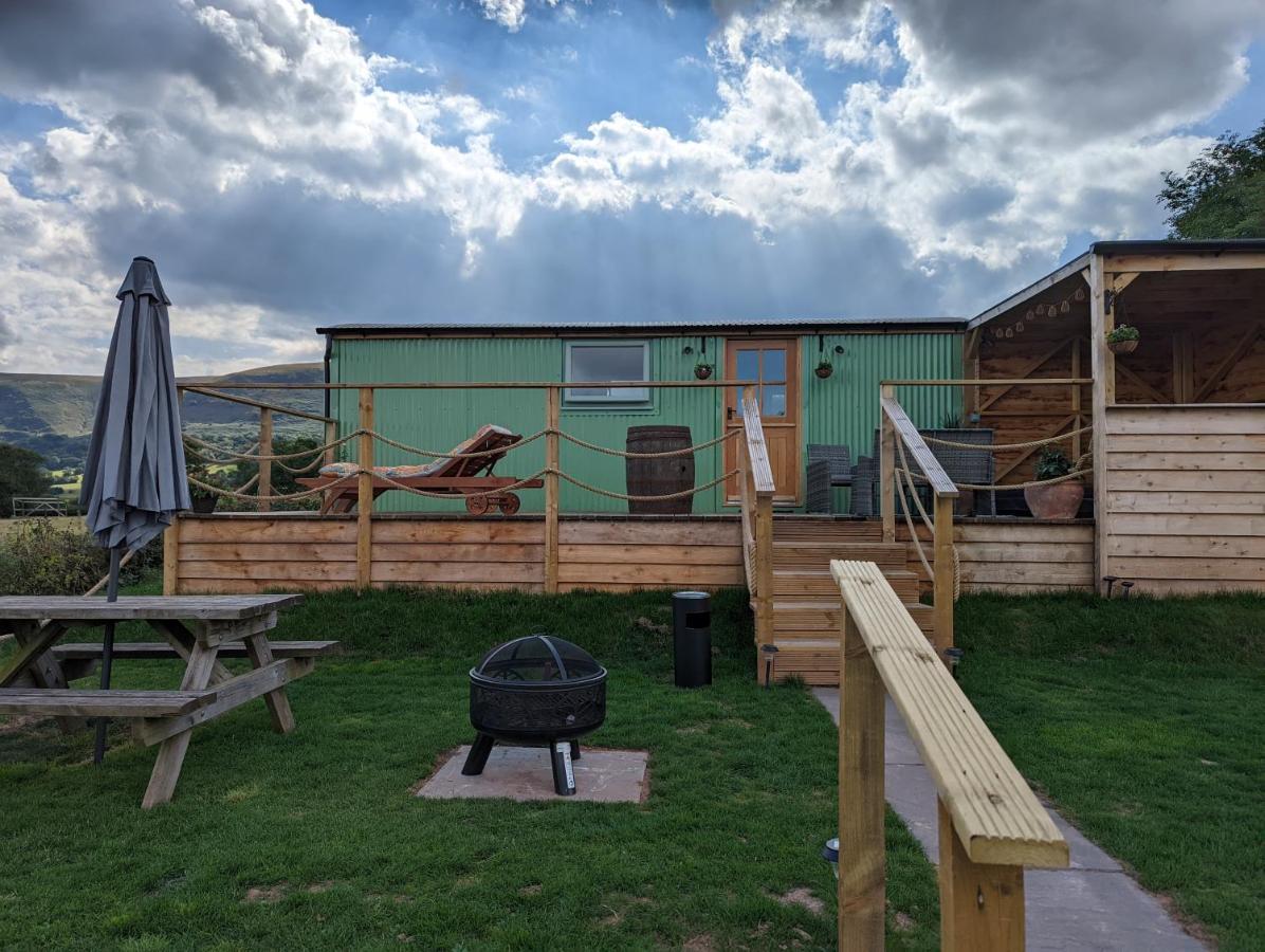 Bespoke Luxury Huts With Hot Tubs. Located In The Black Mountains. Llanveynoe Extérieur photo
