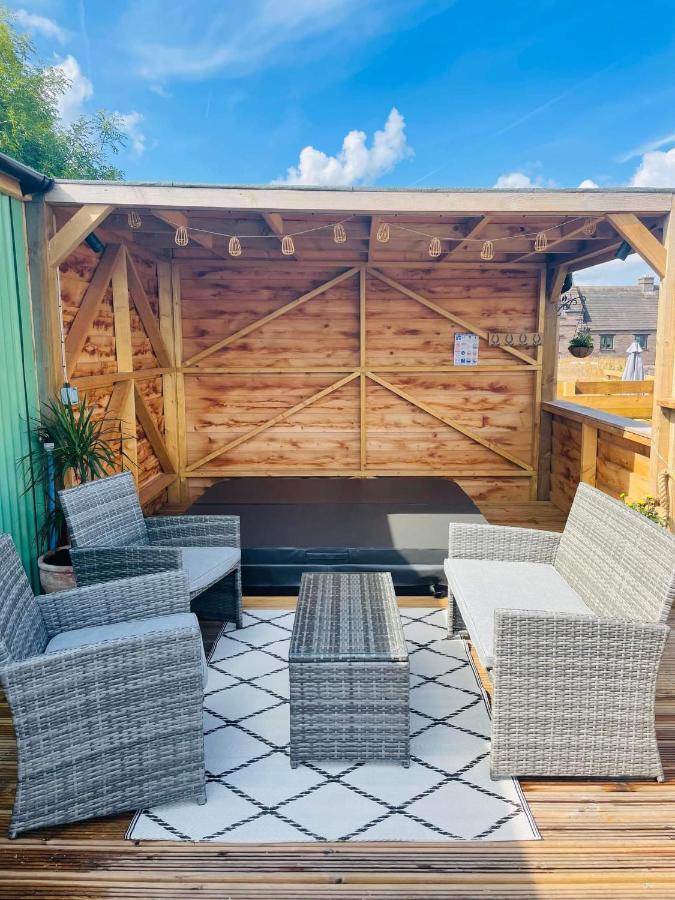 Bespoke Luxury Huts With Hot Tubs. Located In The Black Mountains. Llanveynoe Extérieur photo