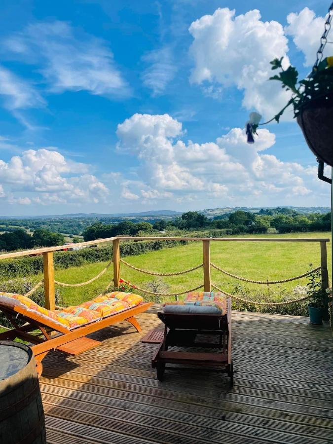 Bespoke Luxury Huts With Hot Tubs. Located In The Black Mountains. Llanveynoe Extérieur photo