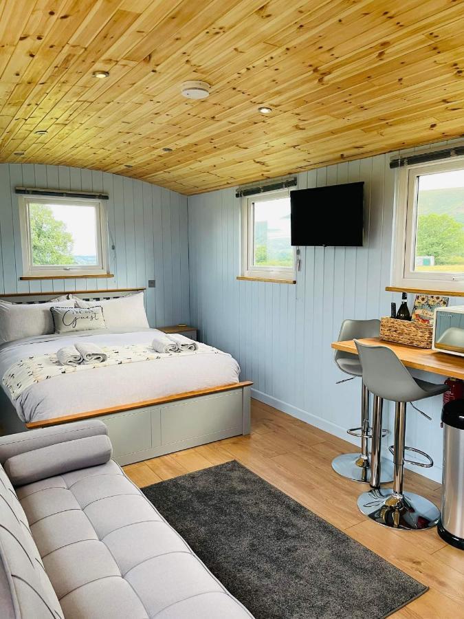Bespoke Luxury Huts With Hot Tubs. Located In The Black Mountains. Llanveynoe Extérieur photo