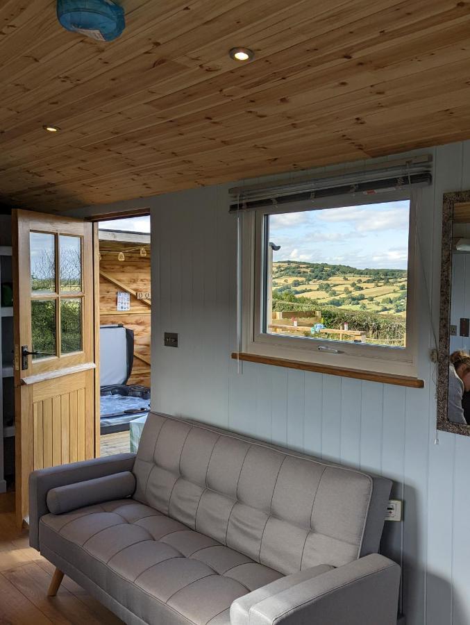 Bespoke Luxury Huts With Hot Tubs. Located In The Black Mountains. Llanveynoe Extérieur photo